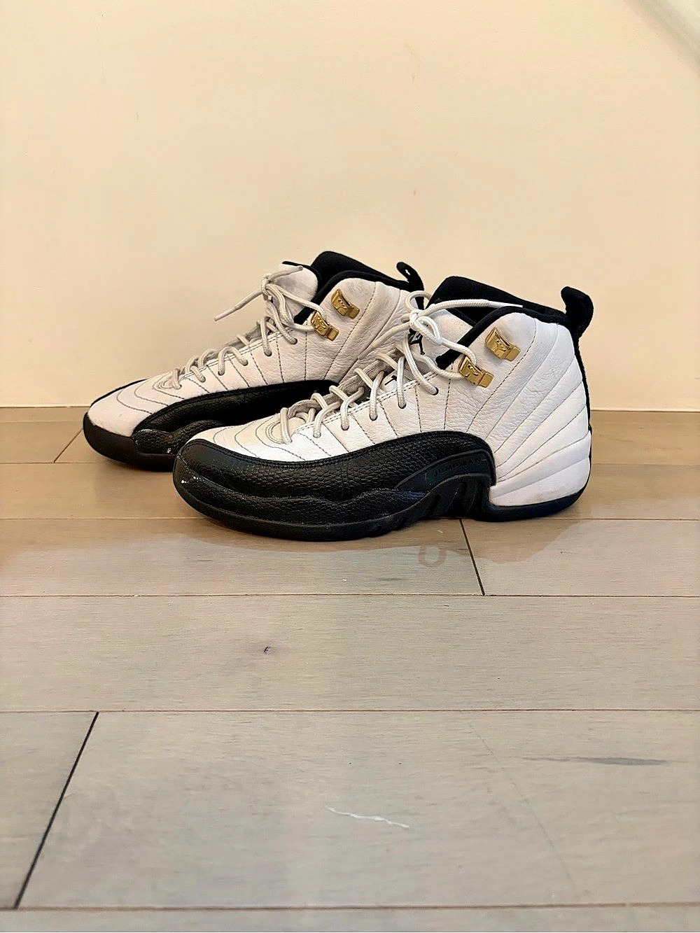 Air Jordan - Junior - 12 Retro - Taxi High White & Black - Size US 5.5 !! 🎬